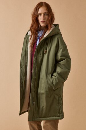 Women's mid-length parka with faux-fur lining