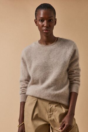 Women's brushed wool sweater with a round neck