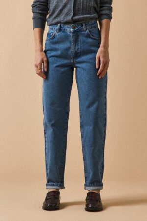 Women'sorganic  cotton  Claire Mom jeans with an eco-friendly wash