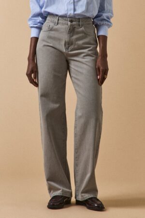 Women's wide-leg Zoe jeans made with organic cotton